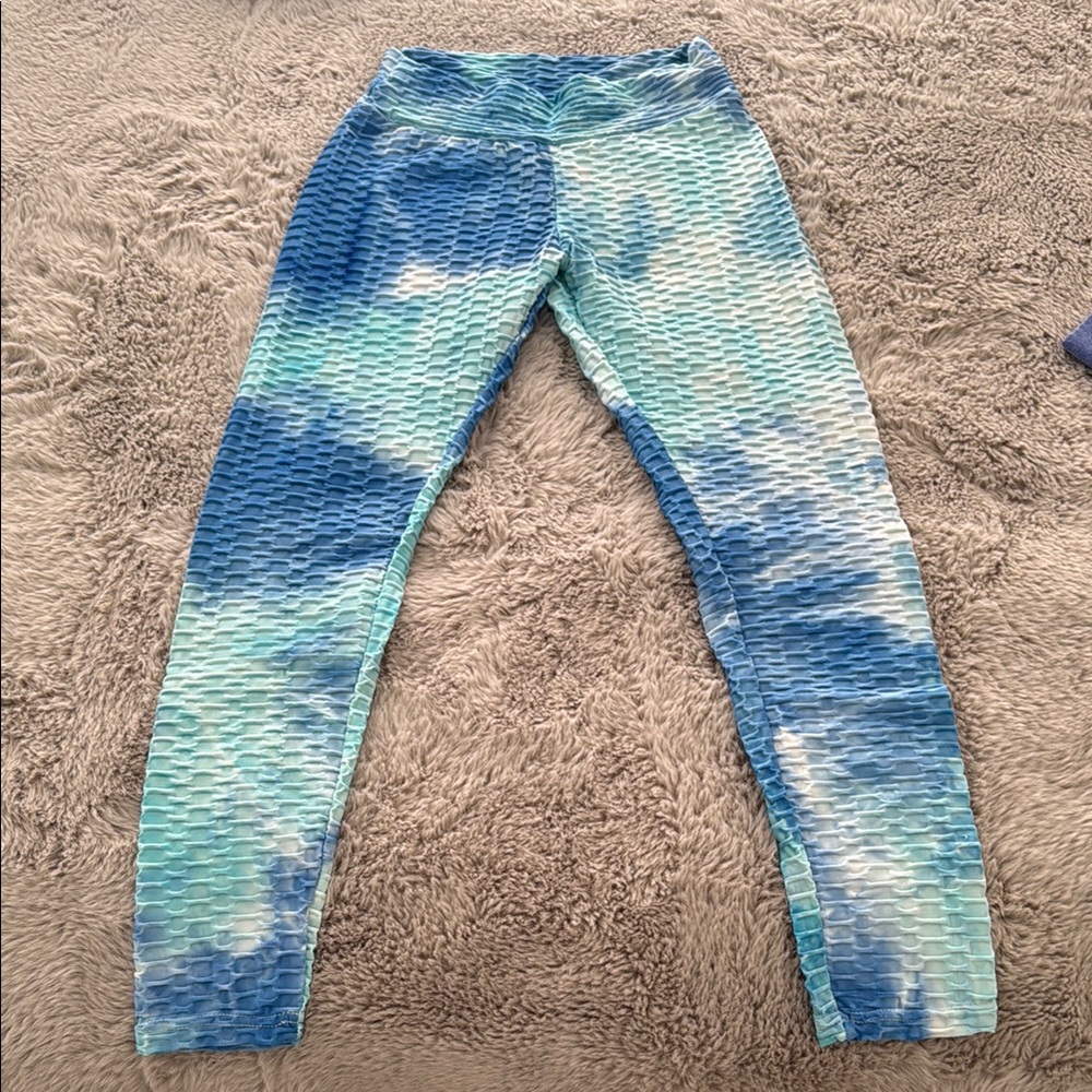 Viral  Blue and White butt scrunch Leggings